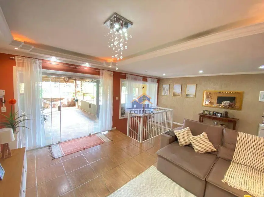 Foto 7 de Casa com 3 quartos à venda, 219m2 em Village, Angra Dos Reis - RJ