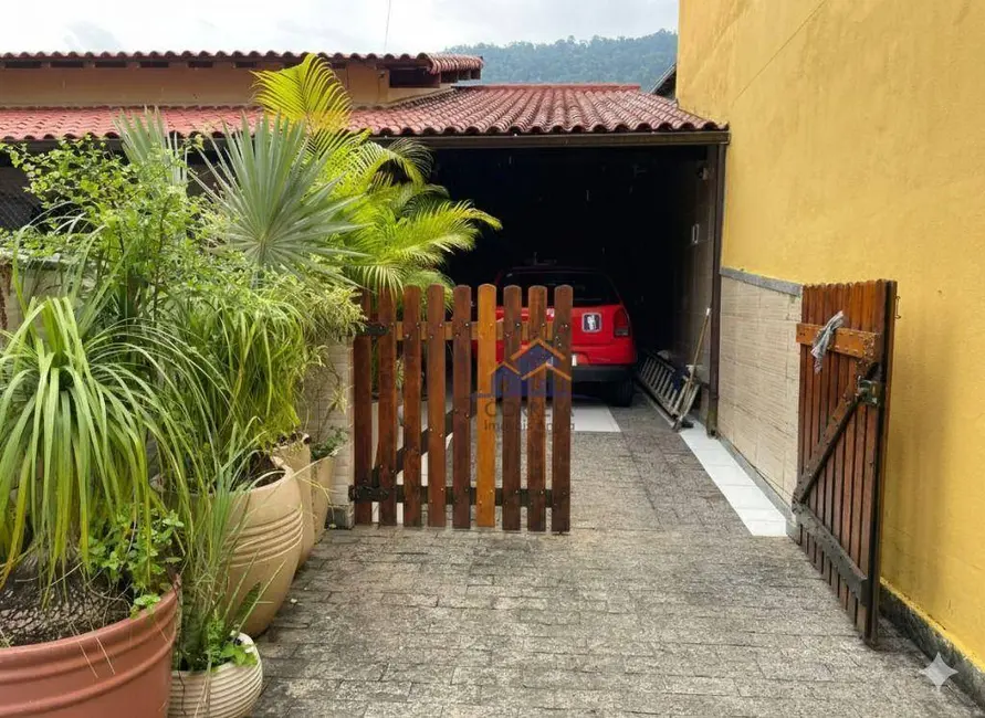 Foto 1 de Casa com 2 quartos à venda, 215m2 em Garatucaia, Angra Dos Reis - RJ