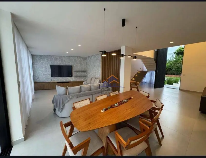 Foto 1 de Casa com 4 quartos para alugar, 200m2 em Centro, Angra Dos Reis - RJ