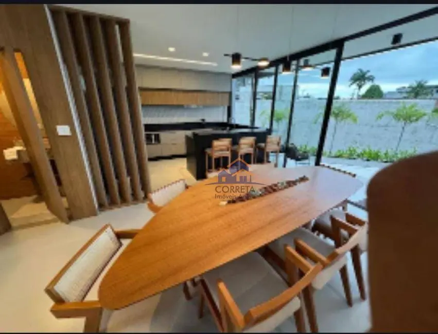 Foto 3 de Casa com 4 quartos para alugar, 200m2 em Centro, Angra Dos Reis - RJ