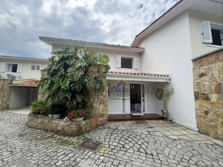 Foto 1 de Casa de Condomínio com 4 quartos à venda, 200m2 em Frade (Cunhambebe), Angra Dos Reis - RJ