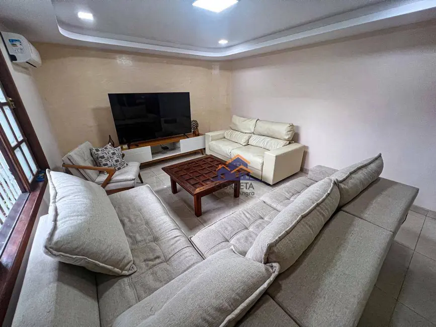 Foto 4 de Casa com 4 quartos à venda, 360m2 em Parque das Palmeiras, Angra Dos Reis - RJ