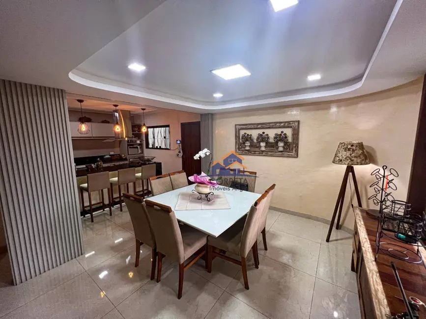 Foto 8 de Casa com 4 quartos à venda, 360m2 em Parque das Palmeiras, Angra Dos Reis - RJ