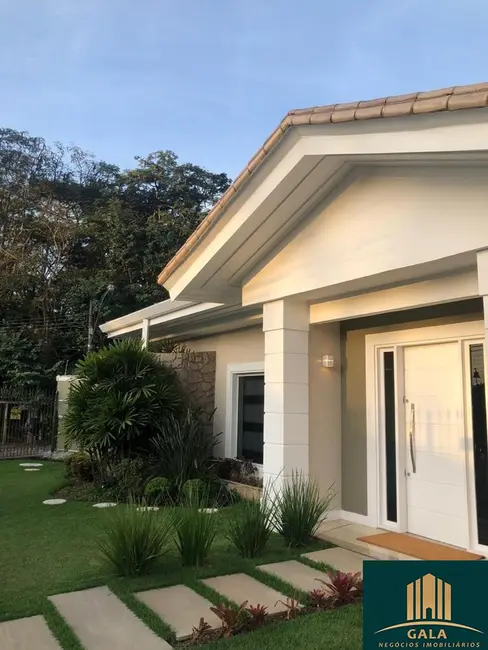 Foto 1 de Casa com 5 quartos à venda, 300m2 em Laranjal, Volta Redonda - RJ