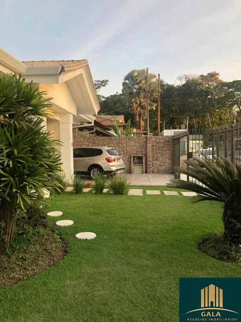 Foto 4 de Casa com 5 quartos à venda, 300m2 em Laranjal, Volta Redonda - RJ