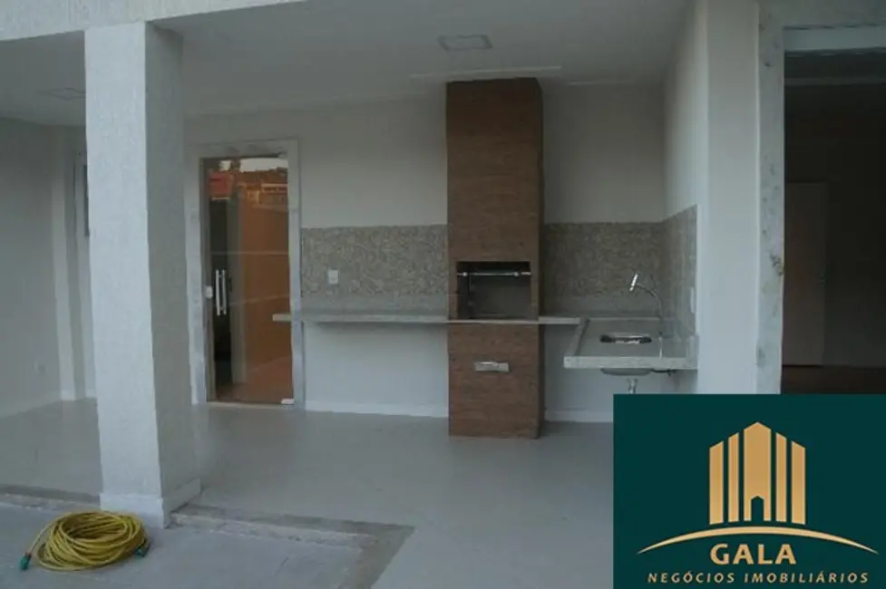 Casa com 4 quartos à venda, 366m2 em Niterói, Volta Redonda - RJ - imagem 3 Foto 3 de Casa com 4 quartos à venda, 366m2 em Niterói, Volta Redonda - RJ