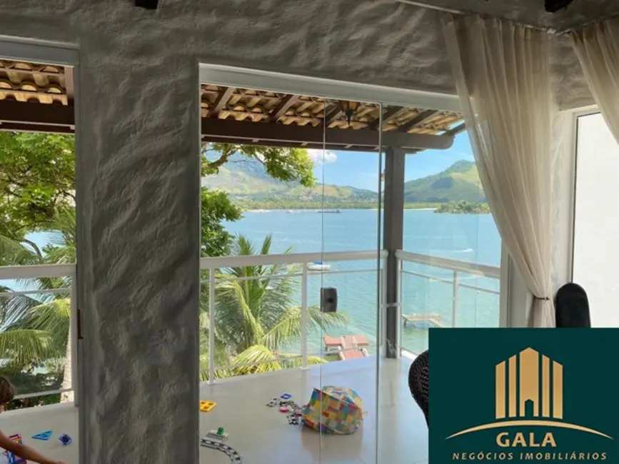 Foto 1 de Casa com 3 quartos à venda, 300m2 em Angra Dos Reis - RJ