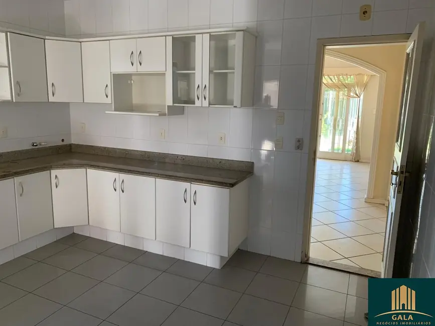 Casa com 3 quartos à venda, 144m2 em Jardim Amália, Volta Redonda - RJ - imagem 9 Foto 9 de Casa com 3 quartos à venda, 144m2 em Jardim Amália, Volta Redonda - RJ