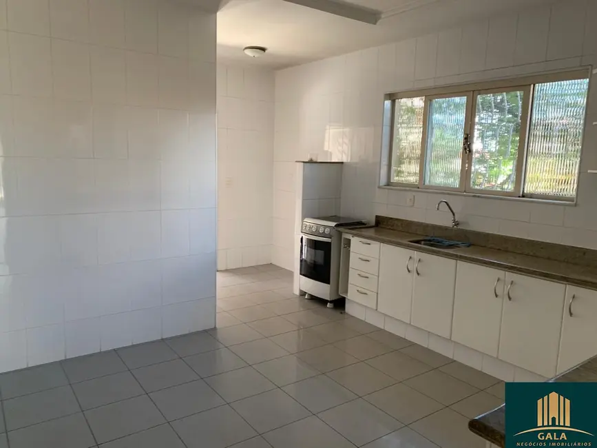 Casa com 3 quartos à venda, 144m2 em Jardim Amália, Volta Redonda - RJ - imagem 8 Foto 8 de Casa com 3 quartos à venda, 144m2 em Jardim Amália, Volta Redonda - RJ