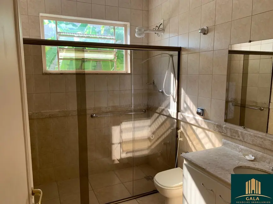 Casa com 3 quartos à venda, 144m2 em Jardim Amália, Volta Redonda - RJ - imagem 4 Foto 4 de Casa com 3 quartos à venda, 144m2 em Jardim Amália, Volta Redonda - RJ