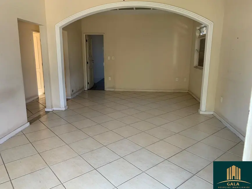 Casa com 3 quartos à venda, 144m2 em Jardim Amália, Volta Redonda - RJ - imagem 3 Foto 3 de Casa com 3 quartos à venda, 144m2 em Jardim Amália, Volta Redonda - RJ