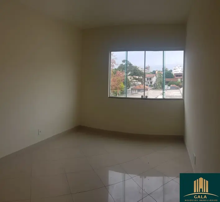 Casa com 3 quartos à venda, 200m2 em Jardim Normandia, Volta Redonda - RJ - imagem 5 Foto 5 de Casa com 3 quartos à venda, 200m2 em Jardim Normandia, Volta Redonda - RJ