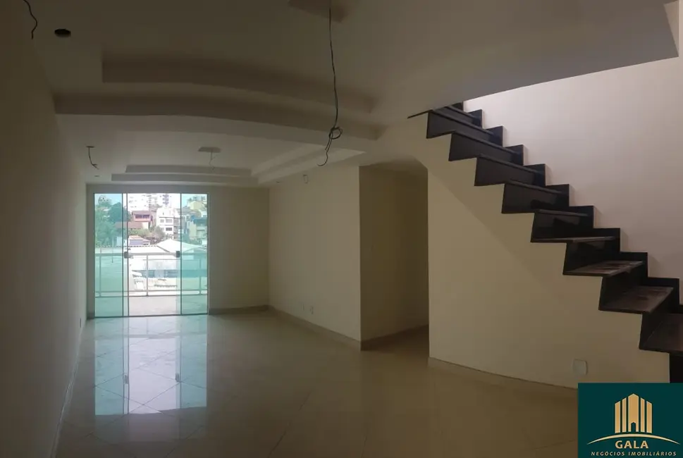 Casa com 3 quartos à venda, 200m2 em Jardim Normandia, Volta Redonda - RJ - imagem 3 Foto 3 de Casa com 3 quartos à venda, 200m2 em Jardim Normandia, Volta Redonda - RJ