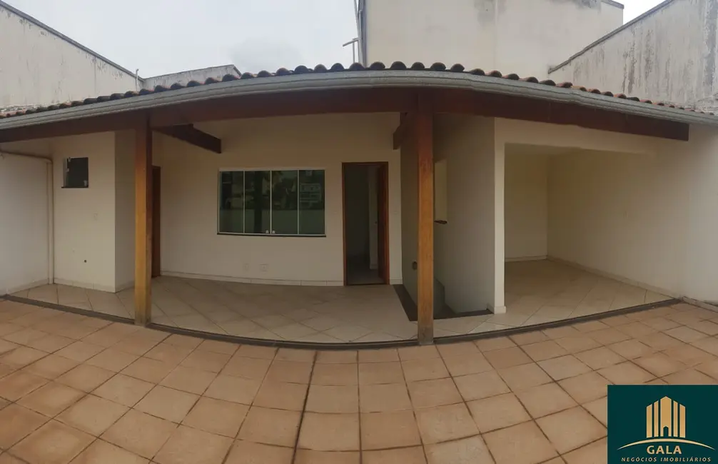 Foto 2 de Casa com 3 quartos à venda, 200m2 em Jardim Normandia, Volta Redonda - RJ