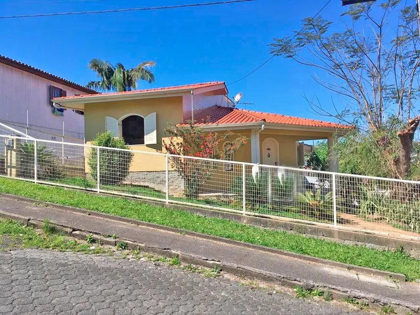 Foto 1 de Casa com 3 quartos à venda, 375m2 em Mina do Mato, Criciuma - SC