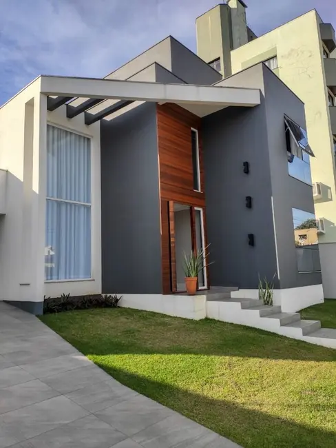 Foto 1 de Casa com 3 quartos à venda, 450m2 em Michel, Criciuma - SC
