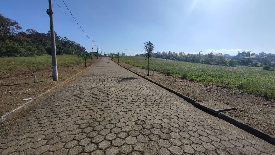 Foto 2 de Terreno / Lote à venda, 423m2 em Icara - SC