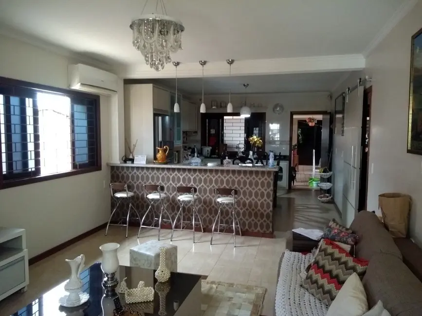 Foto 3 de Casa com 3 quartos à venda, 375m2 em Operária Nova, Criciuma - SC