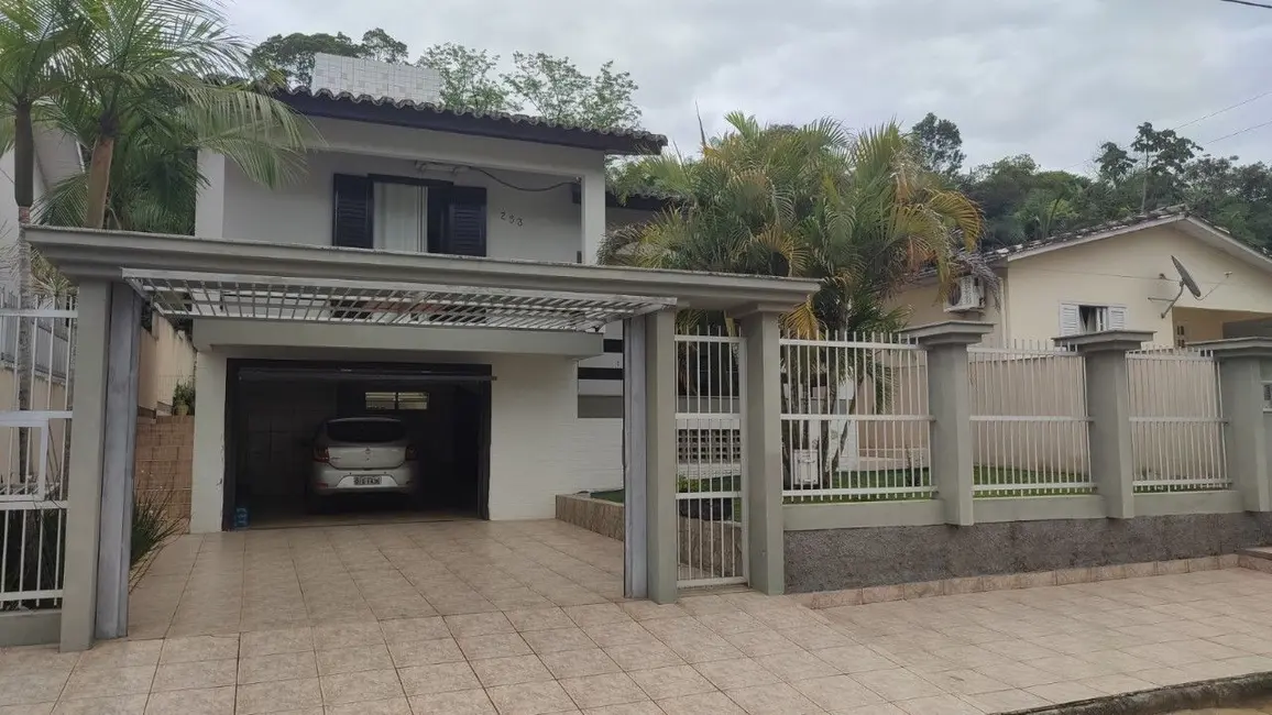 Foto 1 de Casa com 3 quartos à venda, 360m2 em Vila Isabel, Criciuma - SC