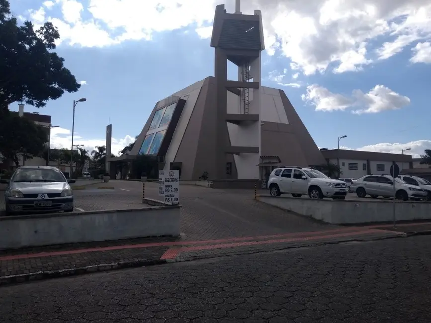 Foto 3 de Casa com 3 quartos à venda, 320m2 em Rio Maina, Criciuma - SC