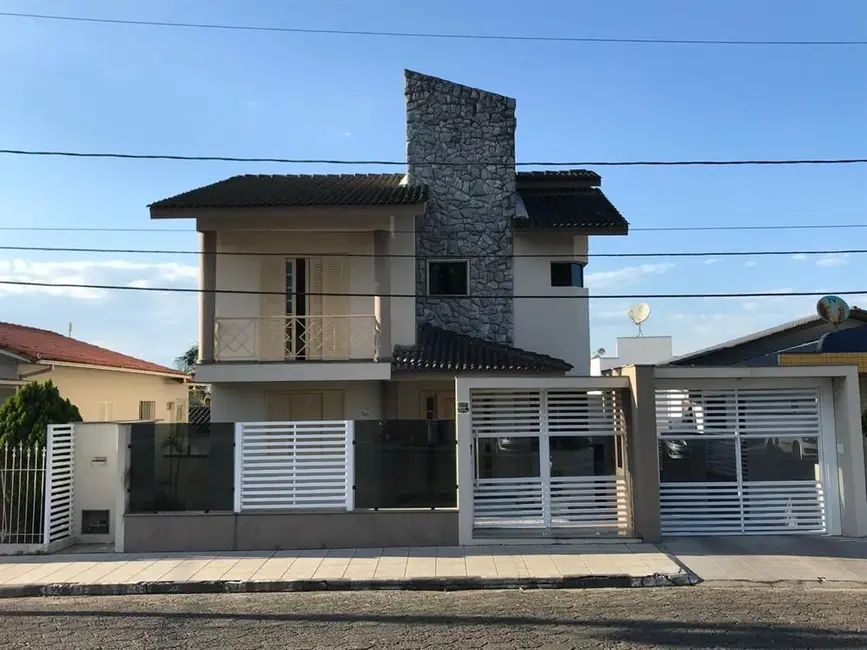 Foto 1 de Casa com 3 quartos à venda, 320m2 em Rio Maina, Criciuma - SC