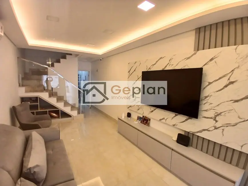 Foto 2 de Casa com 4 quartos à venda e para alugar, 174m2 em Vila Dom Pedro I, São Paulo - SP