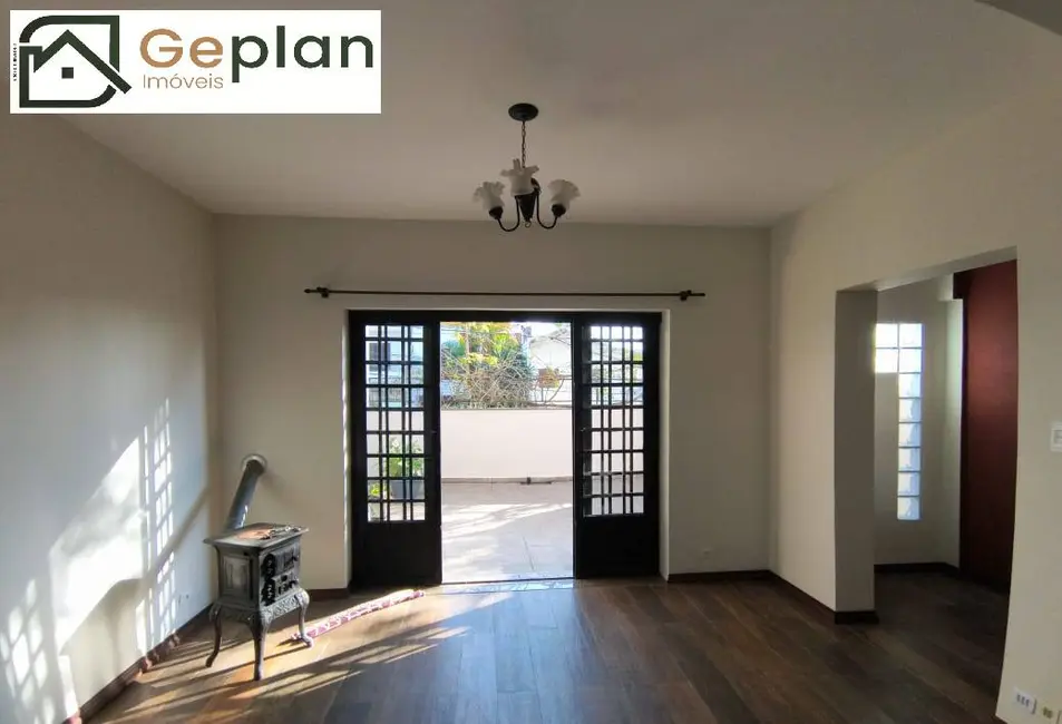 Casa com 3 quartos para alugar, 180m2 em Jardim da Glória, São Paulo - SP - imagem 3 Foto 3 de Casa com 3 quartos para alugar, 180m2 em Jardim da Glória, São Paulo - SP