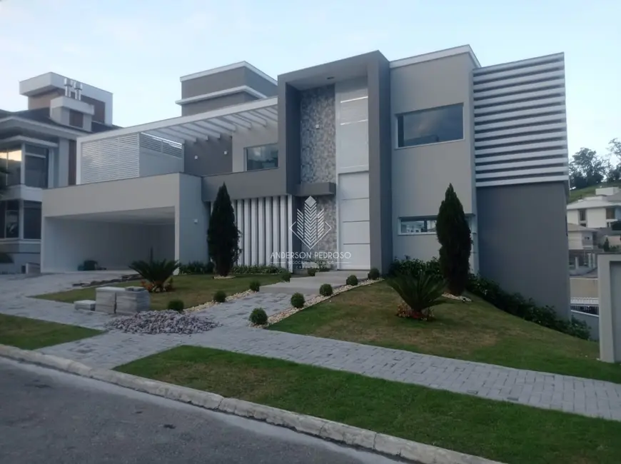 Foto 1 de Casa com 4 quartos à venda, 490m2 em Pedra Branca, Palhoca - SC
