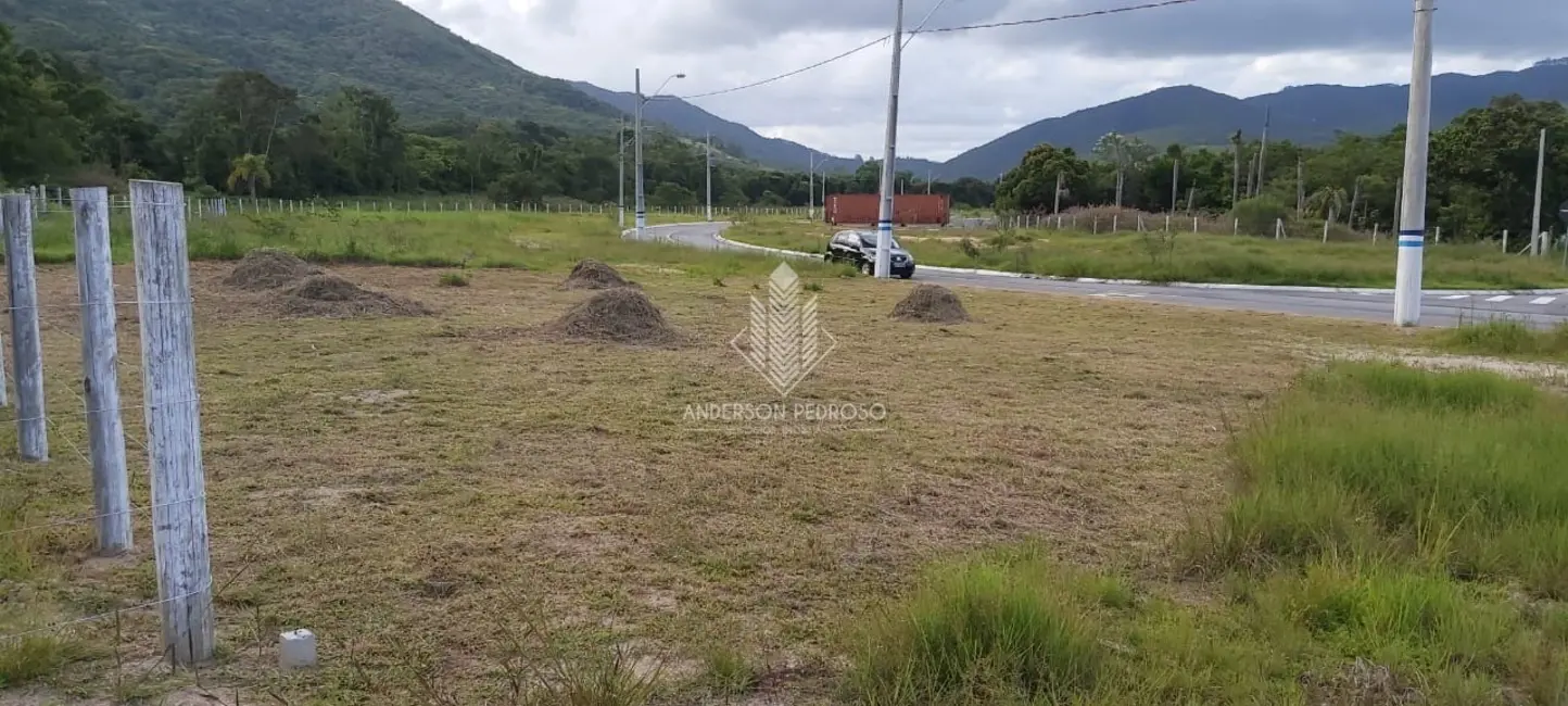 Foto 2 de Terreno / Lote à venda, 450m2 em Colônia Santana, Sao Jose - SC