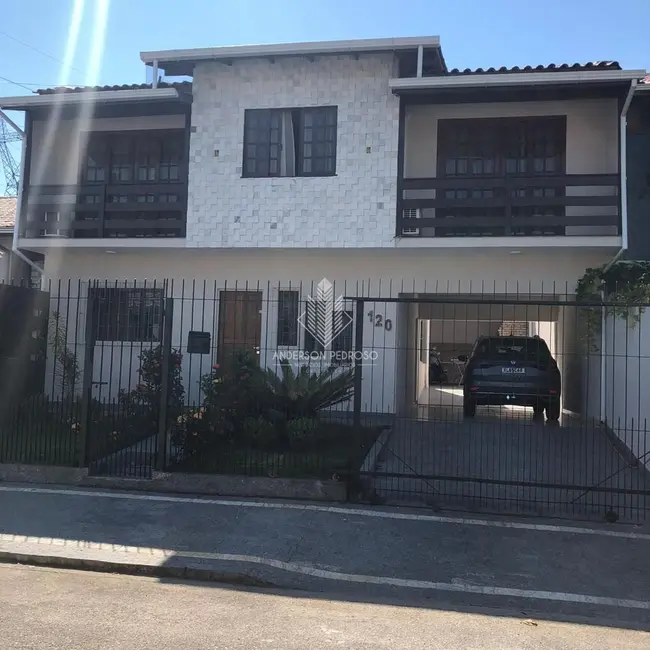 Casa com 3 quartos à venda, 100m2 em Madri, Palhoca - SC - imagem 1 Foto 1 de Casa com 3 quartos à venda, 100m2 em Madri, Palhoca - SC