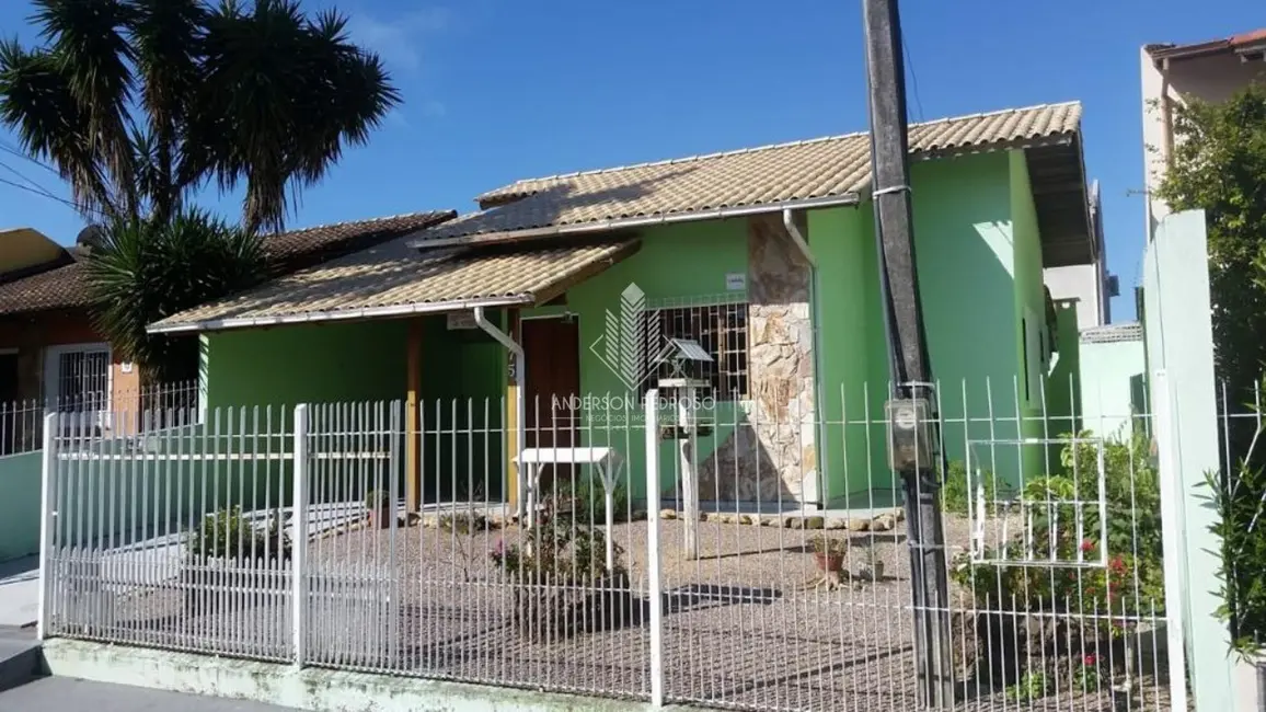 Foto 1 de Casa com 2 quartos à venda, 70m2 em Madri, Palhoca - SC