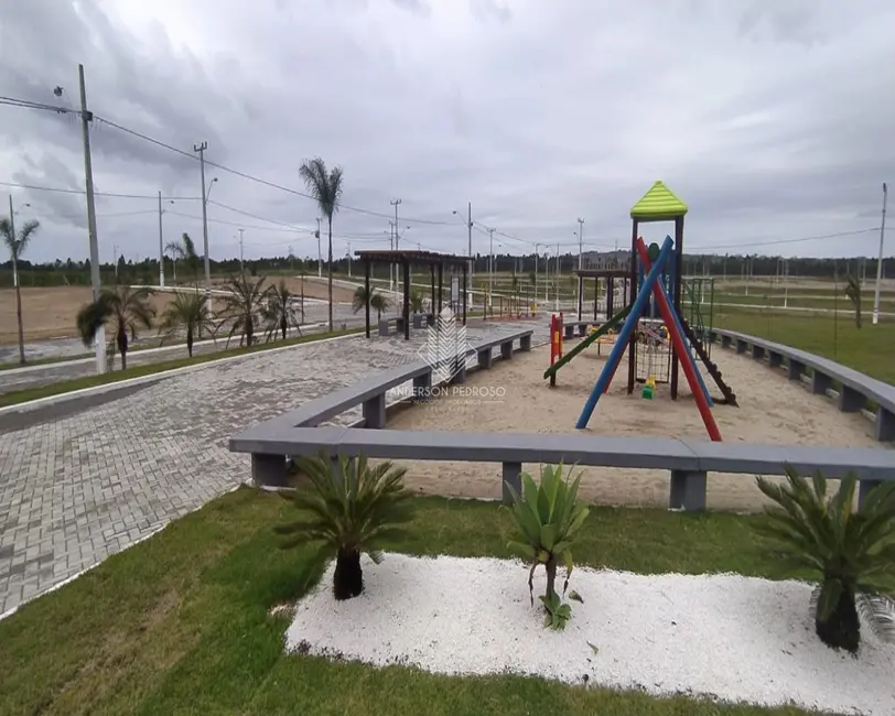 Foto 2 de Terreno / Lote à venda, 304m2 em Imbituba - SC