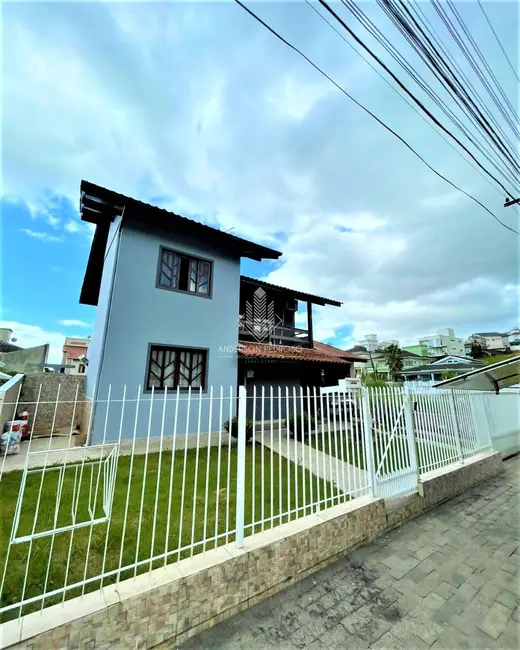 Foto 3 de Casa com 3 quartos à venda, 190m2 em Pedra Branca, Palhoca - SC