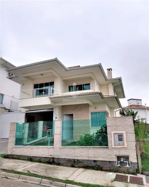 Foto 1 de Casa com 3 quartos à venda, 230m2 em Pedra Branca, Palhoca - SC
