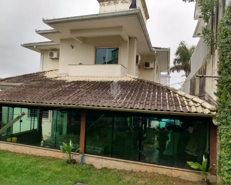 Foto 2 de Casa com 3 quartos à venda, 230m2 em Pedra Branca, Palhoca - SC