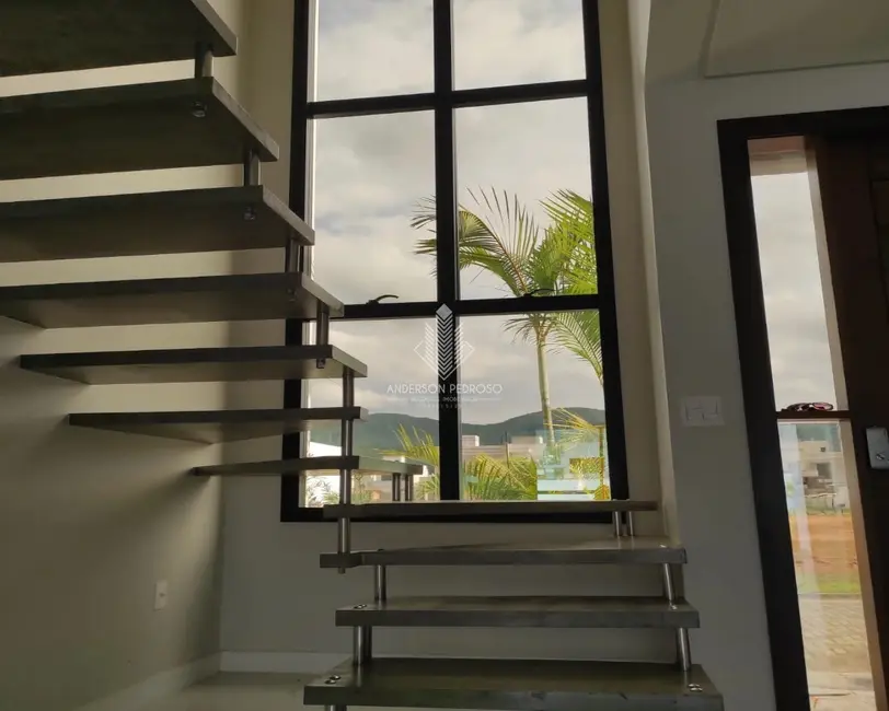 Casa com 3 quartos à venda, 160m2 em Centro, Biguacu - SC - imagem 3 Foto 3 de Casa com 3 quartos à venda, 160m2 em Centro, Biguacu - SC