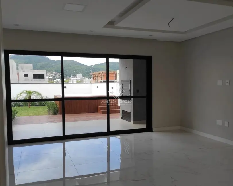 Casa com 3 quartos à venda, 160m2 em Centro, Biguacu - SC - imagem 8 Foto 8 de Casa com 3 quartos à venda, 160m2 em Centro, Biguacu - SC