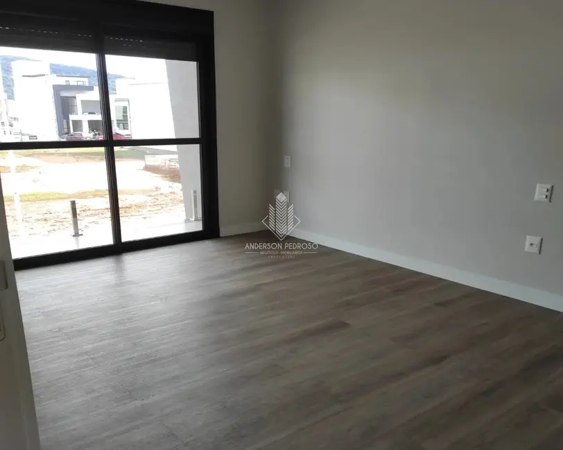 Casa com 3 quartos à venda, 160m2 em Centro, Biguacu - SC - imagem 6 Foto 6 de Casa com 3 quartos à venda, 160m2 em Centro, Biguacu - SC