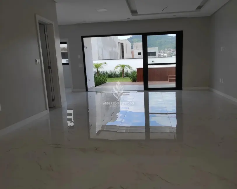 Casa com 3 quartos à venda, 160m2 em Centro, Biguacu - SC - imagem 5 Foto 5 de Casa com 3 quartos à venda, 160m2 em Centro, Biguacu - SC