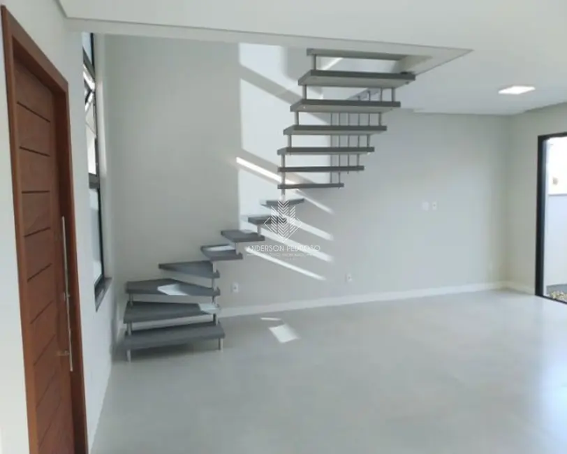 Casa com 3 quartos à venda, 151m2 em Centro, Biguacu - SC - imagem 4 Foto 4 de Casa com 3 quartos à venda, 151m2 em Centro, Biguacu - SC