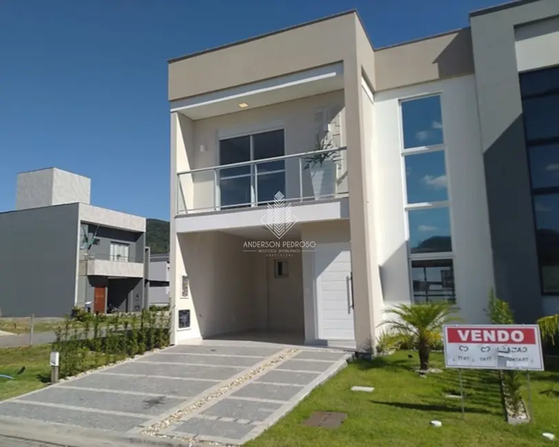 Foto 1 de Casa com 4 quartos à venda, 150m2 em Centro, Biguacu - SC