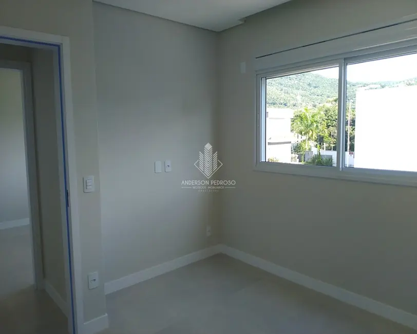 Casa com 4 quartos à venda, 150m2 em Centro, Biguacu - SC - imagem 8 Foto 8 de Casa com 4 quartos à venda, 150m2 em Centro, Biguacu - SC