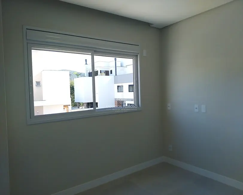 Casa com 4 quartos à venda, 150m2 em Centro, Biguacu - SC - imagem 9 Foto 9 de Casa com 4 quartos à venda, 150m2 em Centro, Biguacu - SC