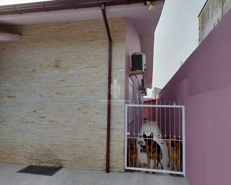 Casa com 4 quartos à venda, 189m2 em Centro, Biguacu - SC - imagem 5 Foto 5 de Casa com 4 quartos à venda, 189m2 em Centro, Biguacu - SC