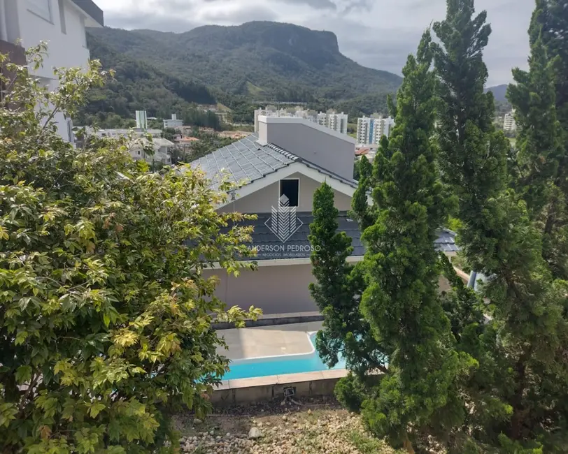 Foto 2 de Casa com 5 quartos à venda, 198m2 em Pedra Branca, Palhoca - SC