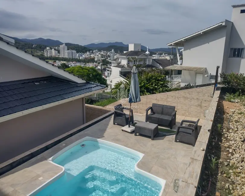 Foto 1 de Casa com 5 quartos à venda, 198m2 em Pedra Branca, Palhoca - SC