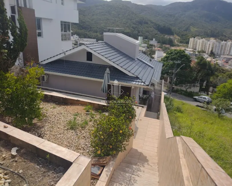 Foto 3 de Casa com 5 quartos à venda, 198m2 em Pedra Branca, Palhoca - SC