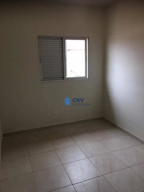Sobrado com 3 quartos à venda, 150m2 em Conjunto Habitacional Santiago II, Londrina - PR - imagem 4 Foto 4 de Sobrado com 3 quartos à venda, 150m2 em Conjunto Habitacional Santiago II, Londrina - PR