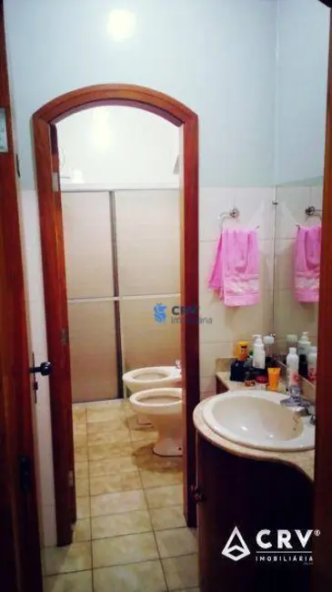 Casa com 3 quartos à venda, 360m2 em Waldemar Hauer, Londrina - PR - imagem 8 Foto 8 de Casa com 3 quartos à venda, 360m2 em Waldemar Hauer, Londrina - PR