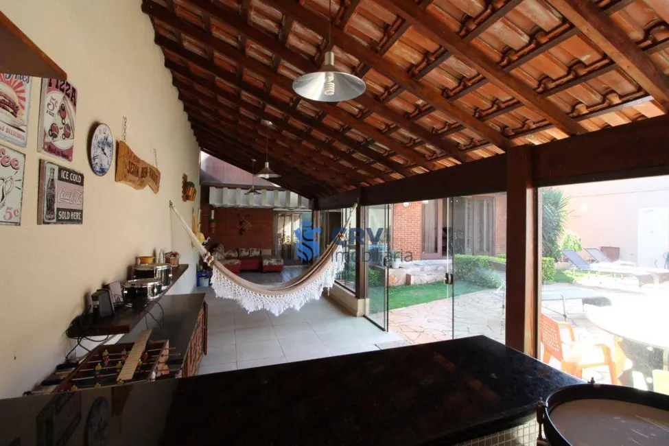 Sobrado com 5 quartos à venda, 500m2 em Mediterrâneo, Londrina - PR - imagem 7 Foto 7 de Sobrado com 5 quartos à venda, 500m2 em Mediterrâneo, Londrina - PR
